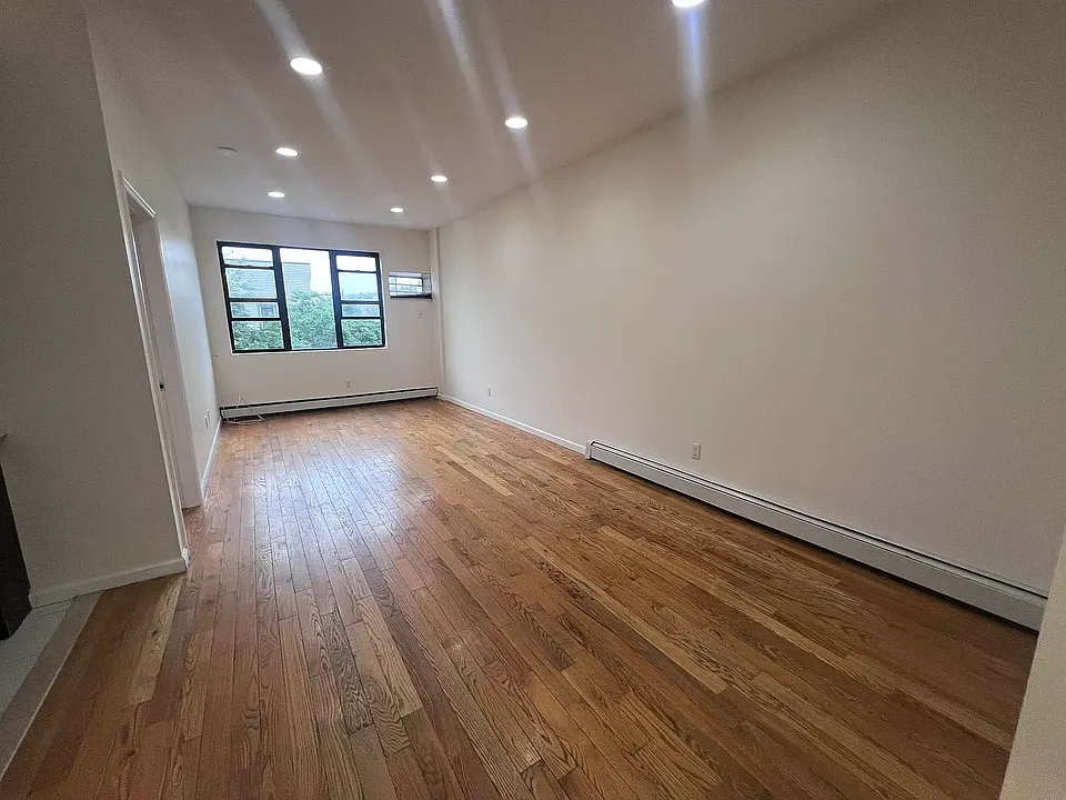 72 Buffalo Ave #2