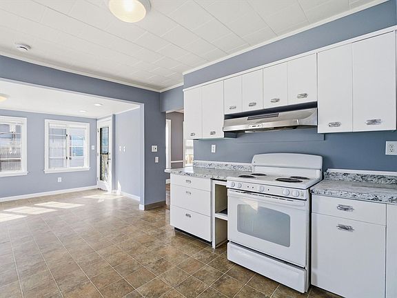4th image of 74 Carlisle St