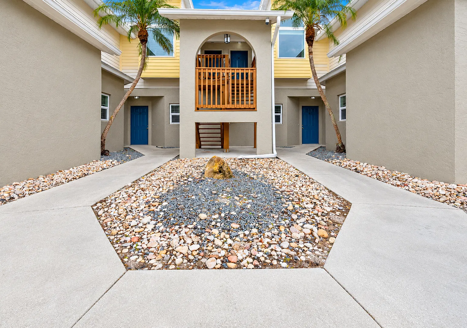 1350 Rio De Janeiro Ave — Photo 2