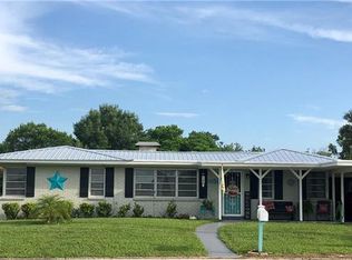 215 W Wall St, Frostproof, FL 33843