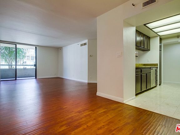 2nd image of 600 W 9th St APT 609