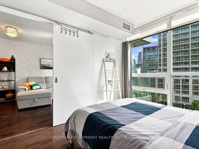 209 Fort York Blvd #676 — Photo 16
