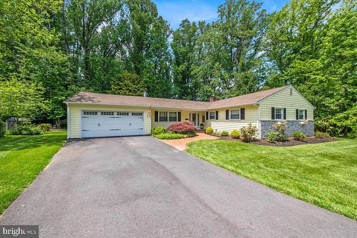 3 bed, 2.0 bath, 1692 sqft, $3,900 — Photo 3