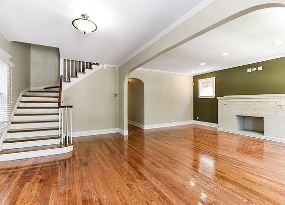 3rd image of 7553 S Crandon Ave
