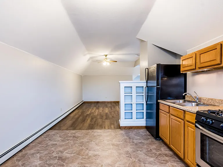 535 W Berry St #5 — Photo 11
