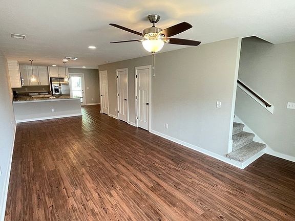 3rd image of 644 Hadley Village Blvd