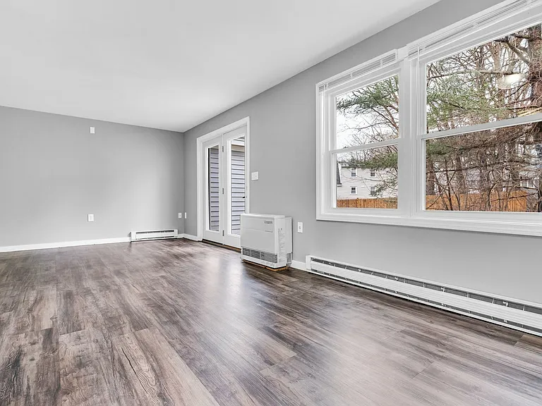 Tamarlane Apartments — Photo 11