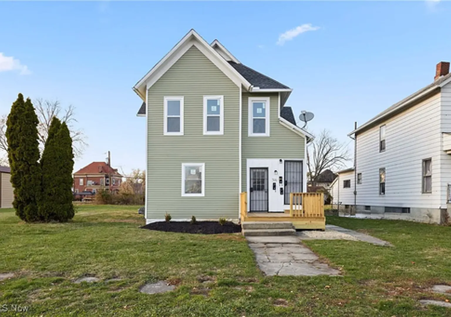 316 W 10th St — Photo 1