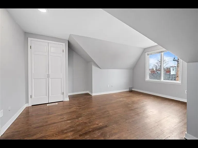 6412 Howe St #1 — Photo 24
