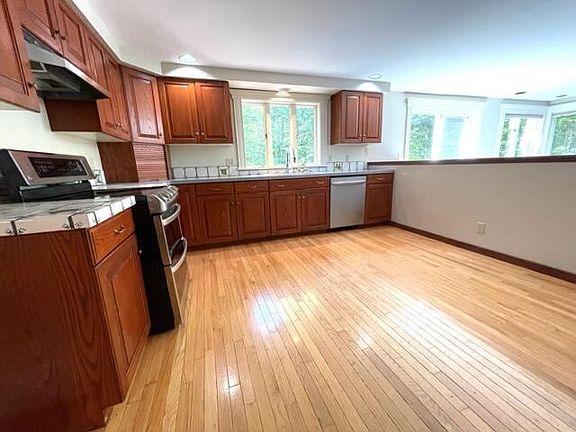 2nd image of 119 Highlands Farm Rd