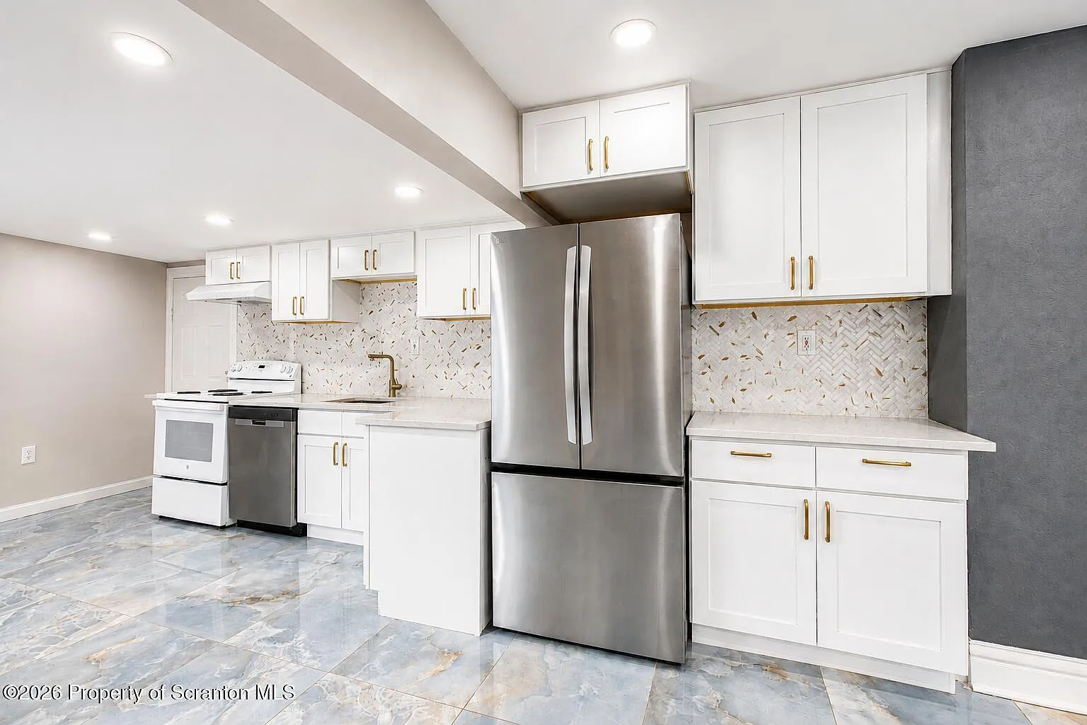 4 bed, 1.5 bath, 1250 sqft, $1,995 — Photo 3