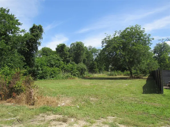 748 W Elm Ave, Bartlett, TX 76511