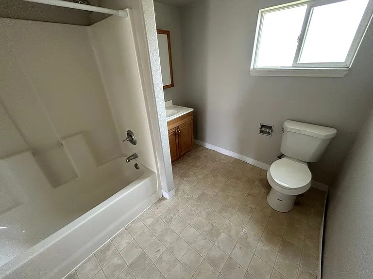 700-704 S Columbus Ave — Photo 5