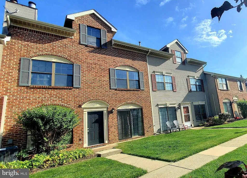 3 bed, 2.5 bath, 1437 sqft, $2,800 — Photo 1