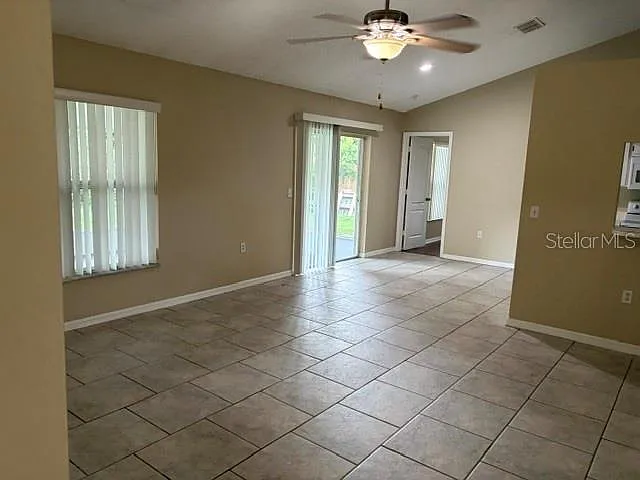 3 bed, 2.0 bath, 1288 sqft, $1,900 — Photo 3