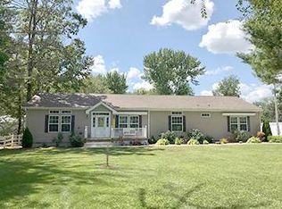 302 SE 8th St, Fairfield, IL 62837