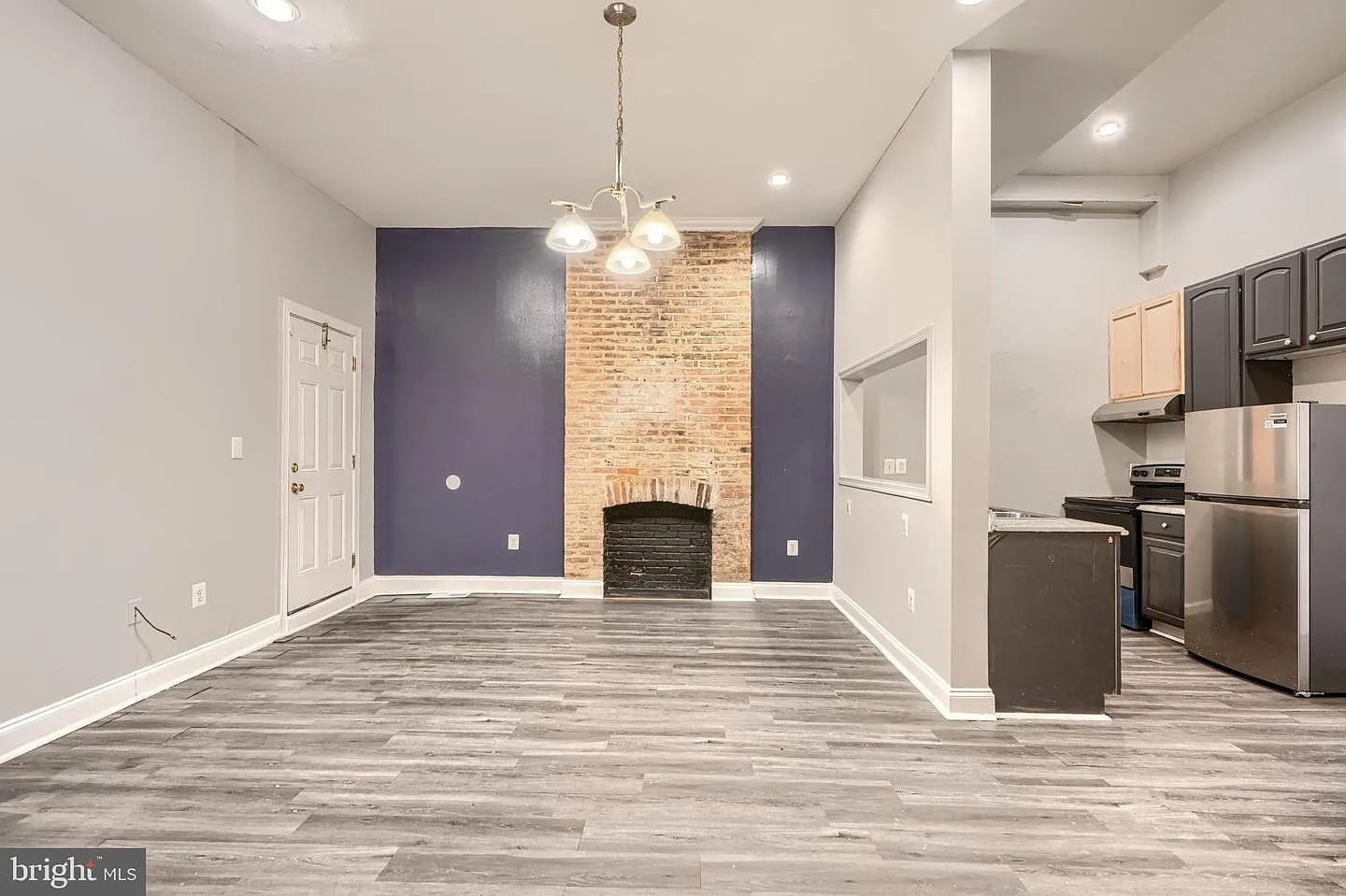2 bed, 800 sqft, $1,600 — Photo 2
