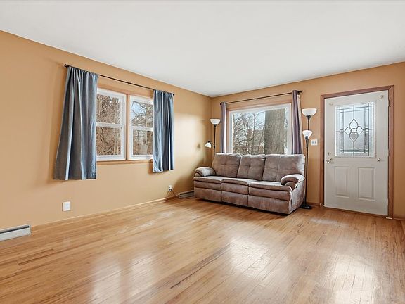 5th image of 6 N Myrtle St