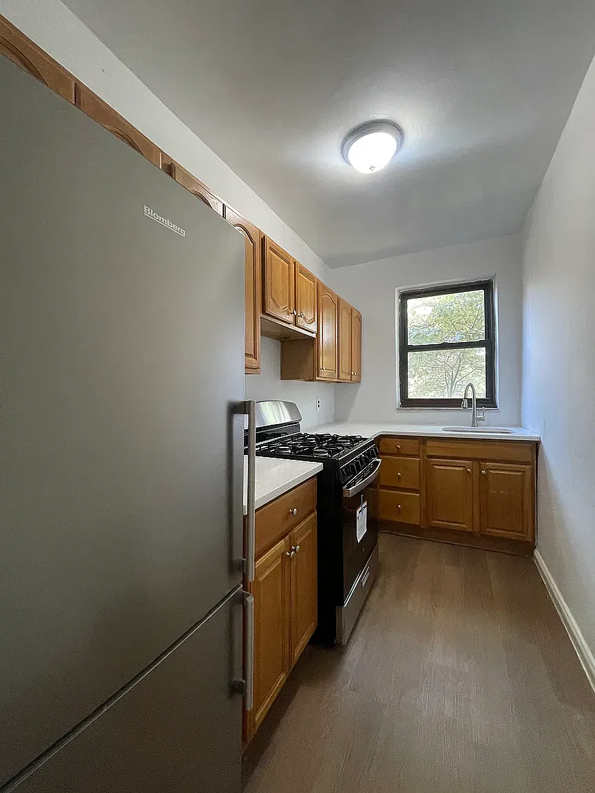 6227 Broadway — Photo 2