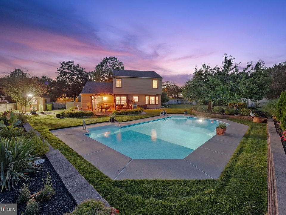 1st image of 1 Quay Cir