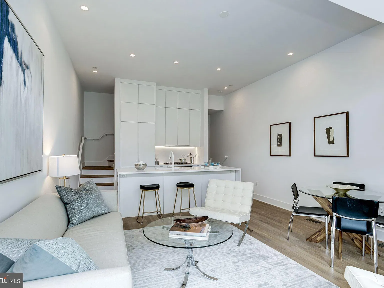 2 bed, 2.0 bath, 1385 sqft, $4,500 — Photo 3