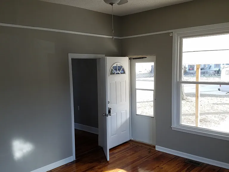 1115 S Main Ave — Photo 16