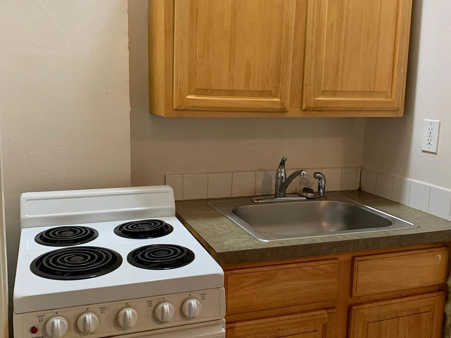 Studio, 750 sqft, $750 — Photo 2