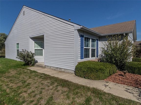 3rd image of 6414 Titania Dr