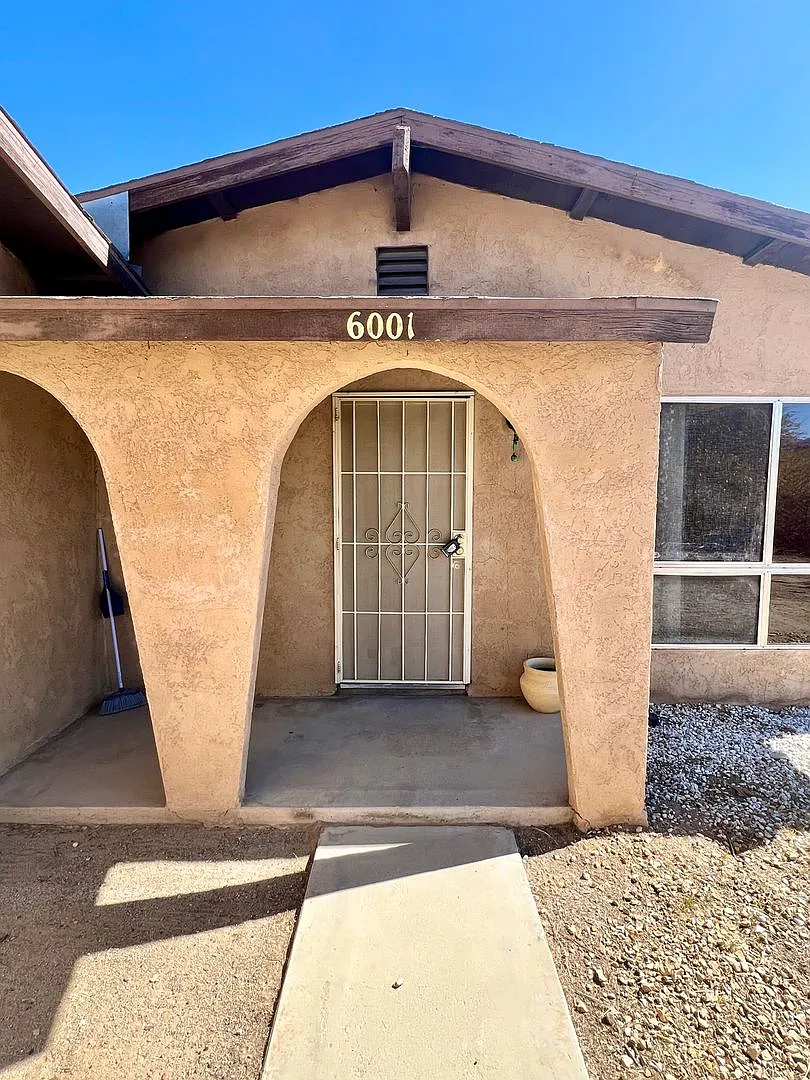 Nice 3 Bedroom 2 Bath with Washer/Dryer — Photo 1