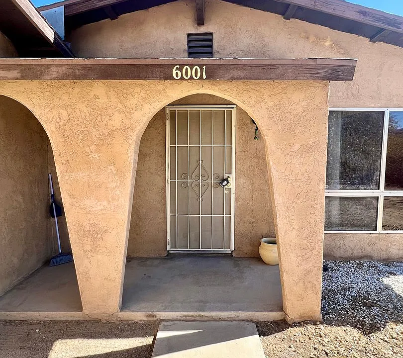 6001 Mariposa Ave