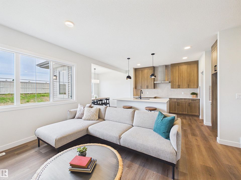 1st image of 159 Caledon Cres