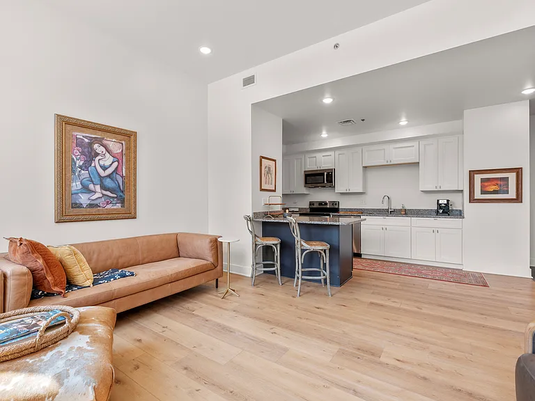 The Grad Luxury Apartments — Photo 3