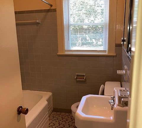 5th image of 2707 Edwards St