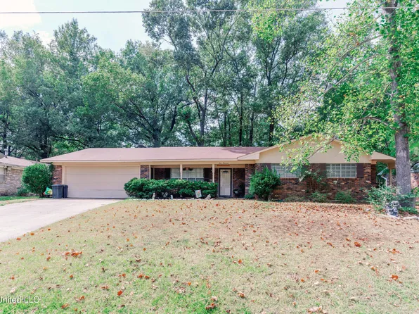 900 Live Oak Dr, Clinton, MS 39056