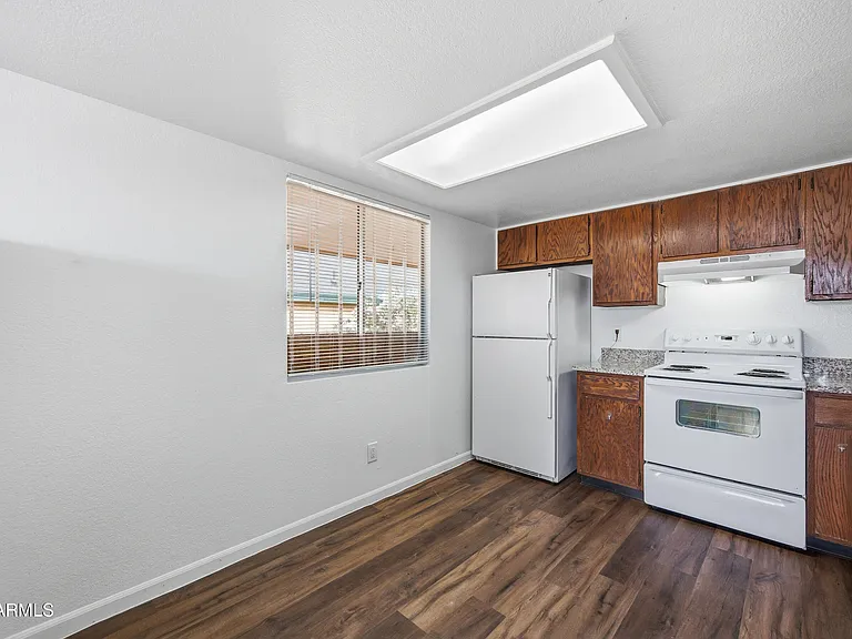 436 W Clark St #202 — Photo 5