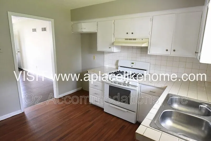 2 bed, 1.0 bath, 780 sqft, $999 — Photo 3