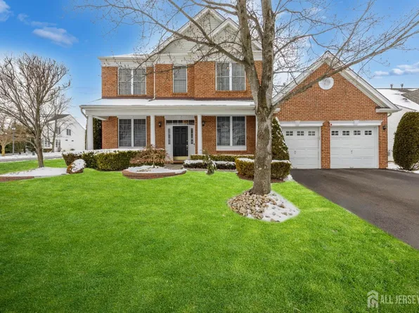 18 Crenshaw Ct, Monroe Township, NJ 08831