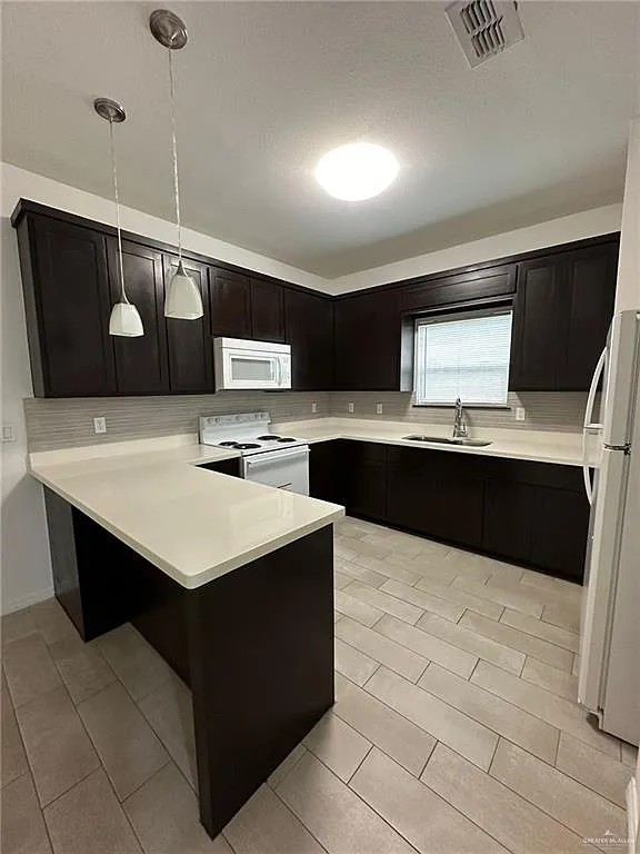 2 bed, 2.0 bath, 3192 sqft, $900 — Photo 4