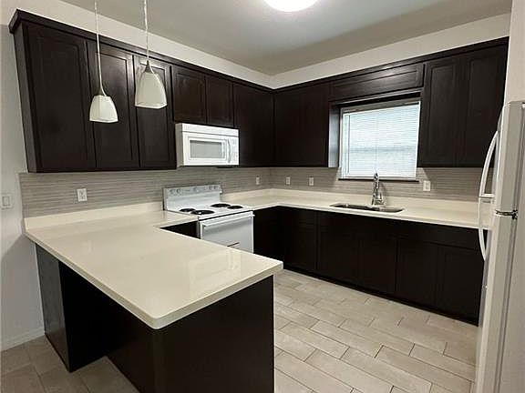 4th image of 3704 Valeria St #1