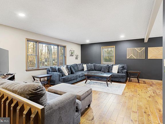 5th image of 49 Forest Dr
