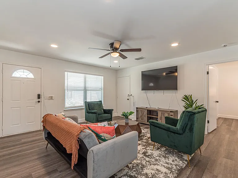 7605 Bennett Ave — Photo 8
