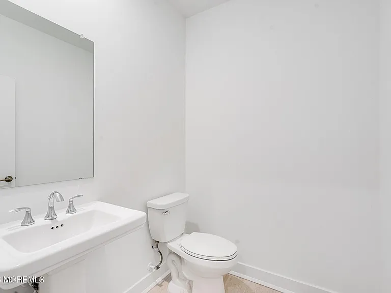 160 Woolley Ct — Photo 6
