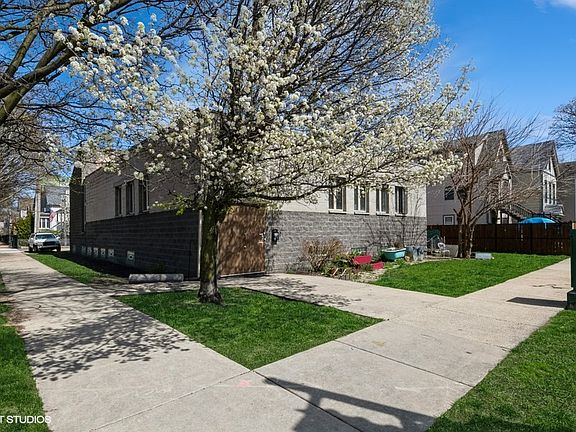 2nd image of 2156 W Wellington Ave