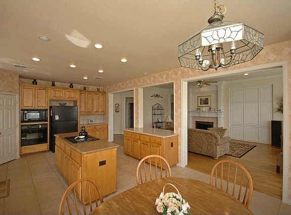 Open airy floorplan, great for casual entertaining & everyday living! 