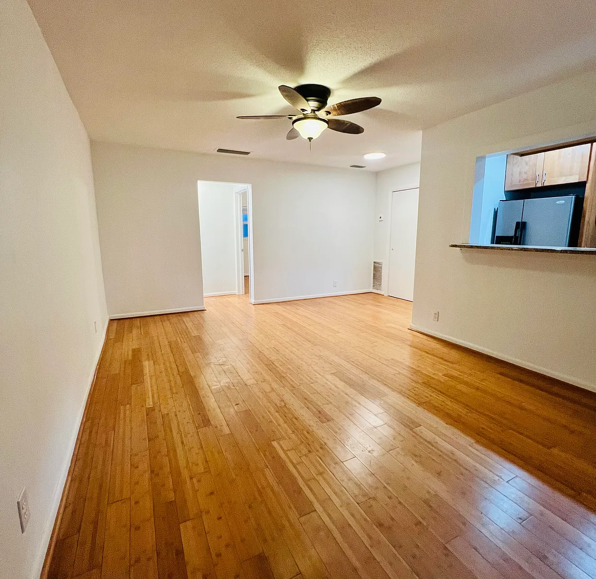 Building Photo - 2404 NE 33rd Ave #12
