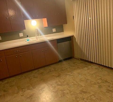 5th image of 843 Deering St