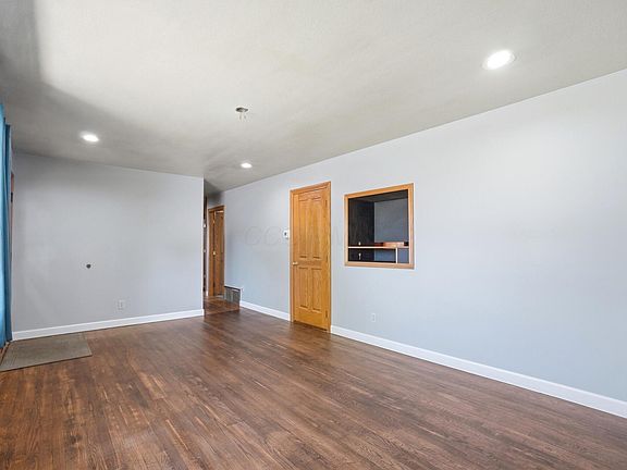 5th image of 3169 Mary Ave