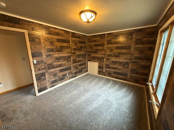 5th image of 24 Beardslee Rd