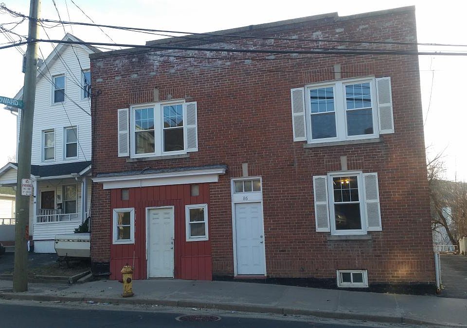 1st image of 86 Wolcott St Floor 1