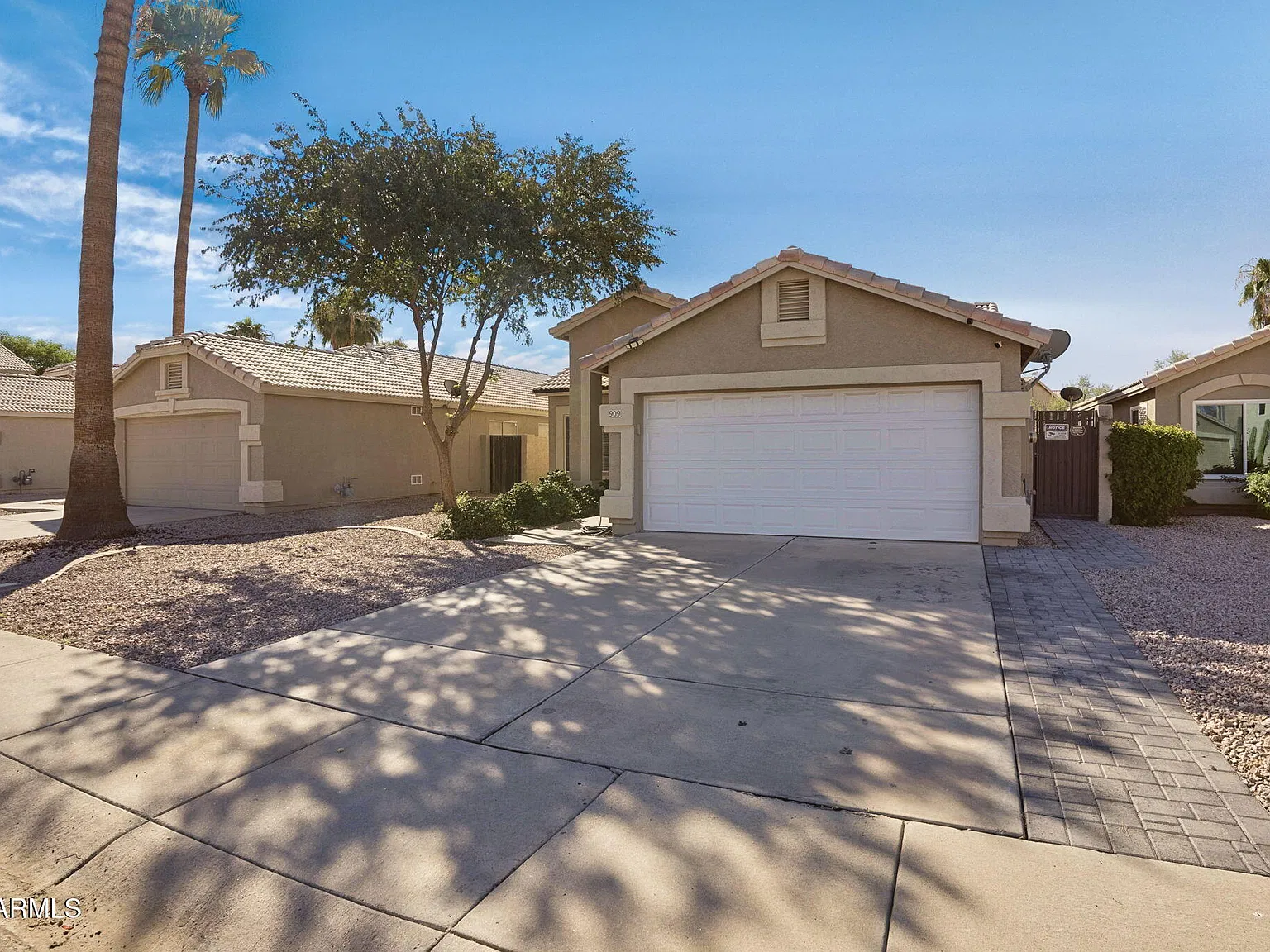 3 bed, 2.0 bath, 1383 sqft, $2,450 — Photo 2